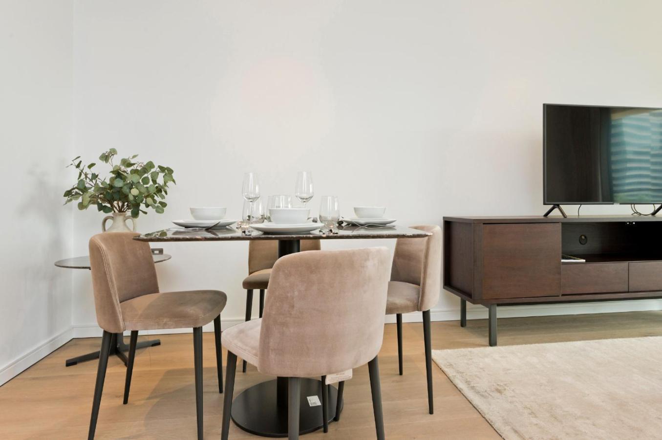 Elegant And Modern Apartments In Canary Wharf Right Next To Thames Londen Buitenkant foto
