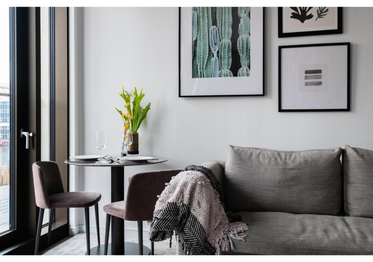 Elegant And Modern Apartments In Canary Wharf Right Next To Thames Londen Buitenkant foto